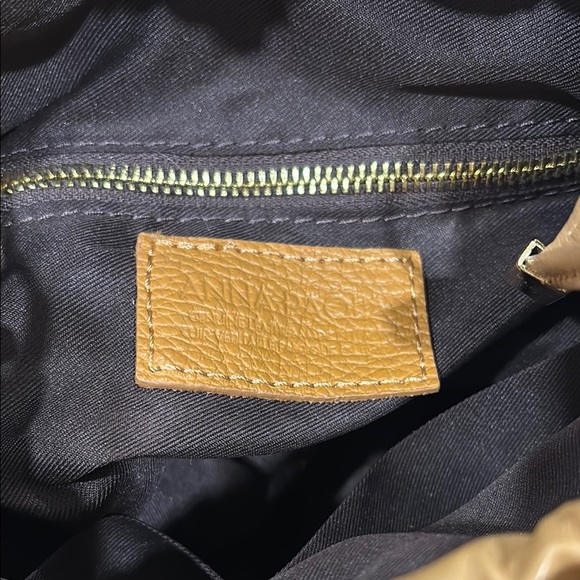 Anna Paola Bucket/crossbody bag EUC no call outs Tan and Green w/gold hardware - Picture 3 of 6